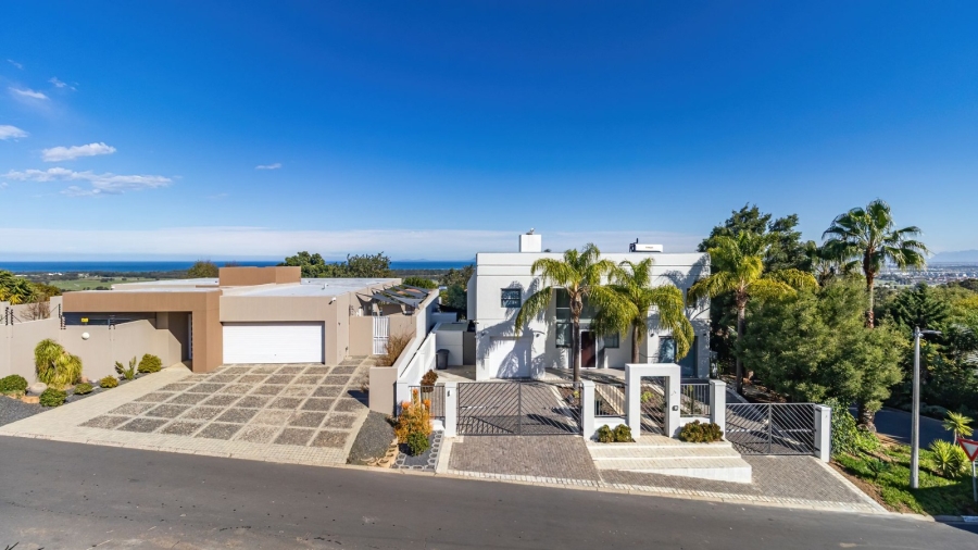 3 Bedroom Property for Sale in Heldervue Western Cape